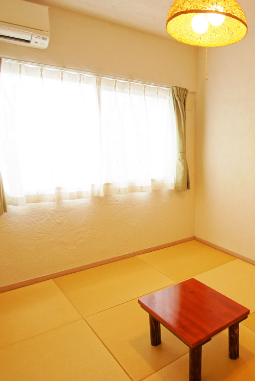 ゲストルーム（客室）は琉球畳で、居心地バツグン